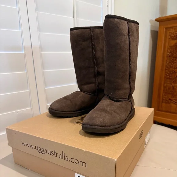 UGG Women's Classic Tall Boots in Chocolate, Size 6 - Picture 1 of 7